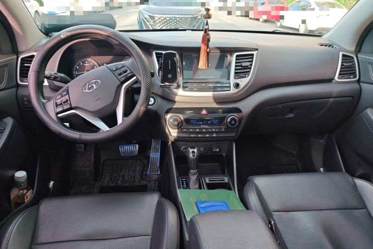 Used Hyundai Tucson 2015 1.6T Dual-Clutch Two-Wheel-Drive Leading Model Center Console