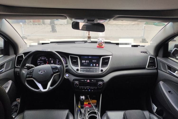 Used Hyundai Tucson 2015 1.6T Dual-Clutch Two-Wheel-Drive Smart Model Center Console