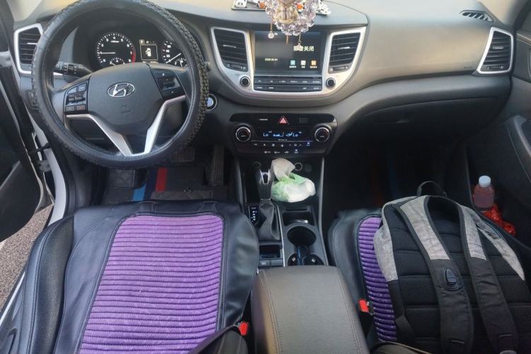 Used Hyundai Tucson 2015 1.6T Dual-Clutch Two-Wheel-Drive Smart Model Center Console