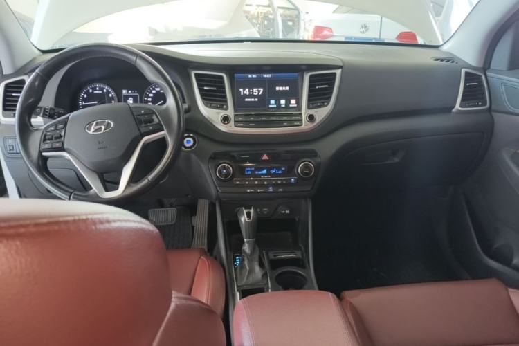 Used Hyundai Tucson 2015 1.6T Dual-Clutch Two-Wheel-Drive Smart Model Center Console