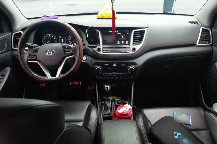 Used Hyundai Tucson 2015 1.6T Dual-Clutch Two-Wheel-Drive Smart Model Center Console