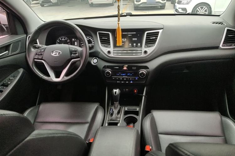 Used Hyundai Tucson 2015 1.6T Dual-Clutch Two-Wheel-Drive Smart Model Center Console