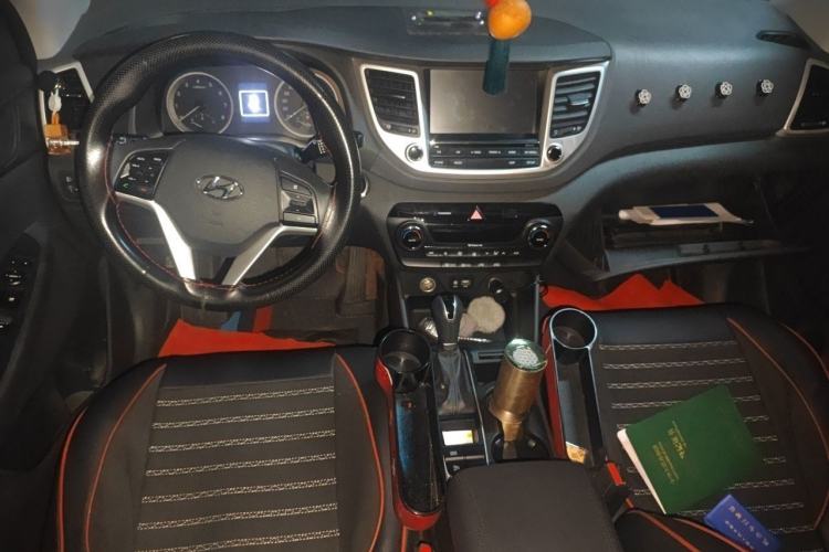 Used Hyundai Tucson 2015 1.6T Dual-Clutch Two-Wheel-Drive Smart Model Center Console