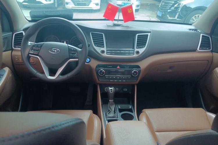 Used Hyundai Tucson 2015 1.6T Dual-Clutch Two-Wheel-Drive Smart Model Center Console
