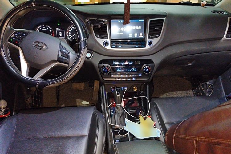 Used Hyundai Tucson 2015 1.6T Dual-Clutch Two-Wheel-Drive Smart Model Center Console