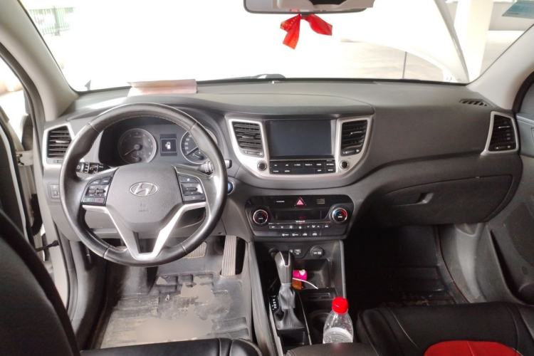 Used Hyundai Tucson 2015 1.6T Dual-Clutch Two-Wheel-Drive Smart Model Center Console
