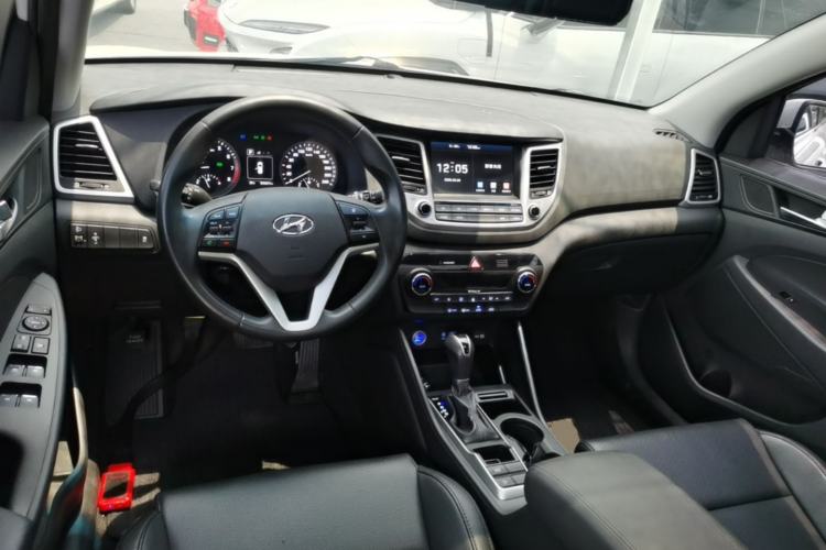 Used Hyundai Tucson 2015 1.6T Dual-Clutch Two-Wheel-Drive Smart Model Center Console