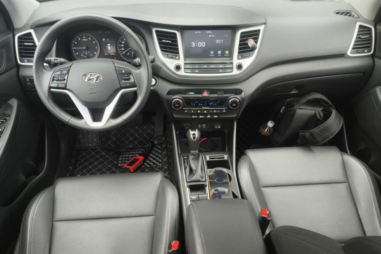 Used Hyundai Tucson 2015 1.6T Dual-Clutch Two-Wheel-Drive Smart Model Center Console