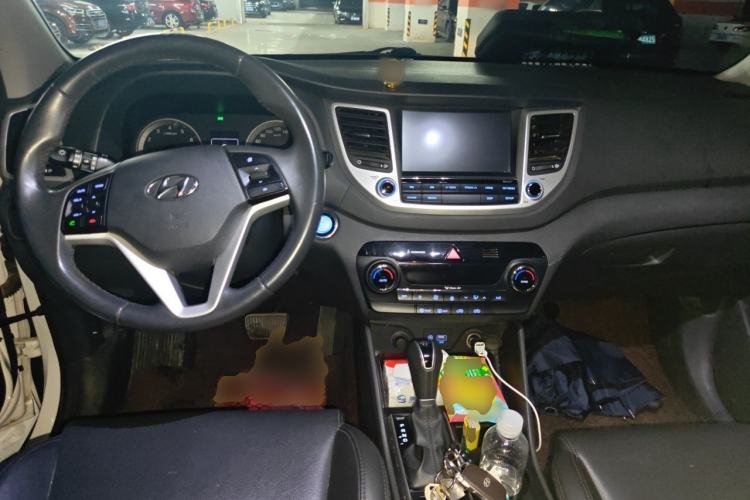Used Hyundai Tucson 2015 1.6T Dual-Clutch Two-Wheel-Drive Smart Model Center Console