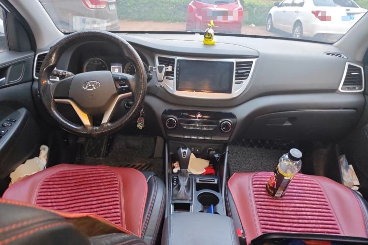 Used Hyundai Tucson 2015 1.6T Dual-Clutch Two-Wheel-Drive Comfort Model Center Console