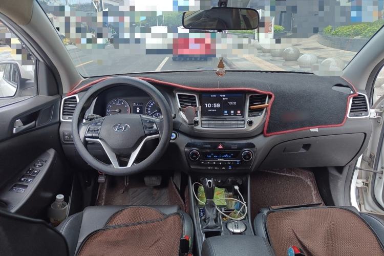 Used Hyundai Tucson 2015 1.6T Dual-Clutch Two-Wheel-Drive Smart Model Center Console