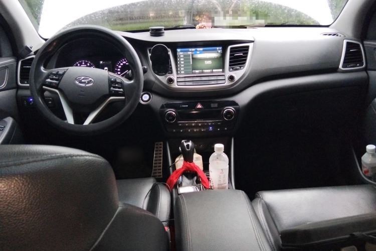 Used Hyundai Tucson 2015 1.6T Dual-Clutch Four-Wheel Drive Flagship Model Center Console