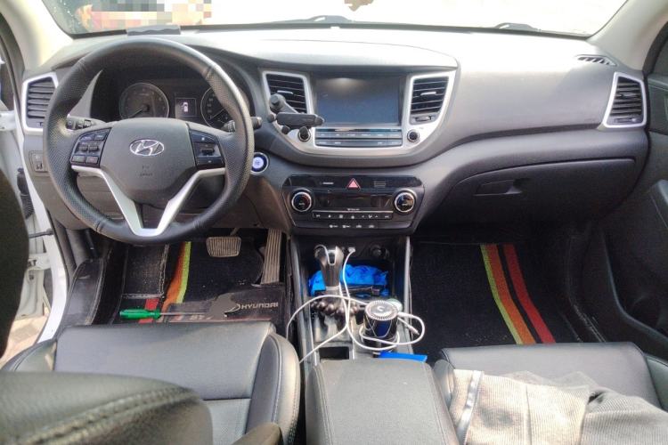Used Hyundai Tucson 2015 1.6T Dual-Clutch Two-Wheel-Drive Smart Model Center Console