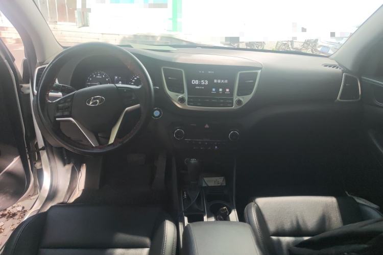 Used Hyundai Tucson 2015 1.6T Dual-Clutch Two-Wheel-Drive Smart Model Center Console