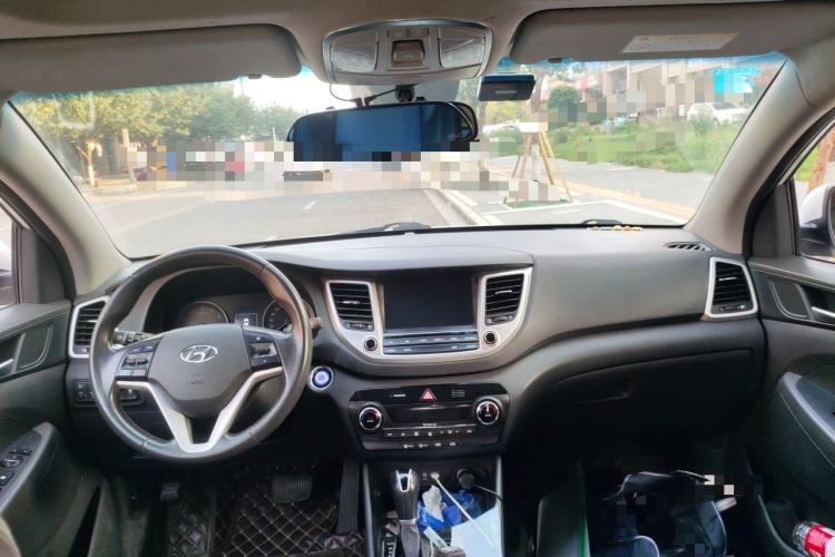 Used Hyundai Tucson 2015 1.6T Dual-Clutch Two-Wheel-Drive Smart Model Center Console