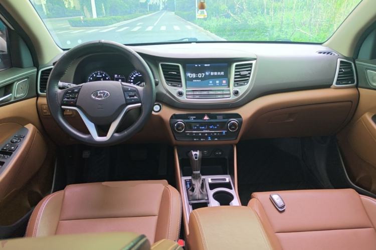 Used Hyundai Tucson 2015 1.6T Dual-Clutch Two-Wheel-Drive Smart Model Center Console