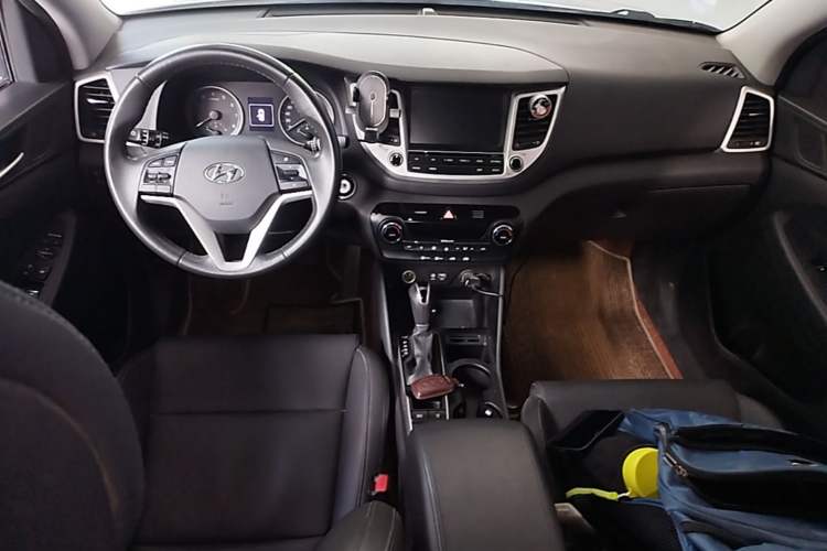 Used Hyundai Tucson 2015 1.6T Dual-Clutch Two-Wheel-Drive Leading Model Center Console