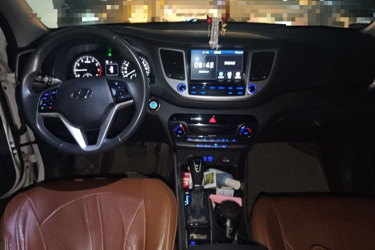 Used Hyundai Tucson 2015 1.6T Dual-Clutch Two-Wheel-Drive Smart Model Center Console