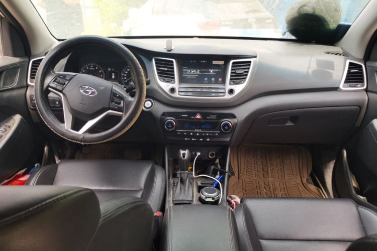 Used Hyundai Tucson 2015 1.6T Dual-Clutch Two-Wheel-Drive Smart Model Center Console