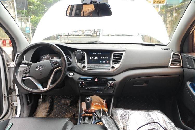 Used Hyundai Tucson 2015 1.6T Dual-Clutch Two-Wheel-Drive Smart Model Center Console