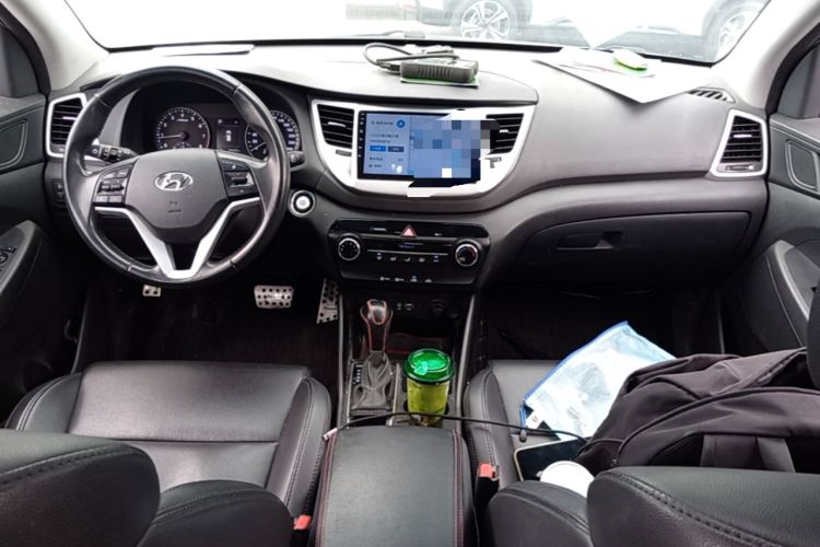 Used Hyundai Tucson 2015 2.0L Automatic Two-Wheel Drive Smart Version Center Console