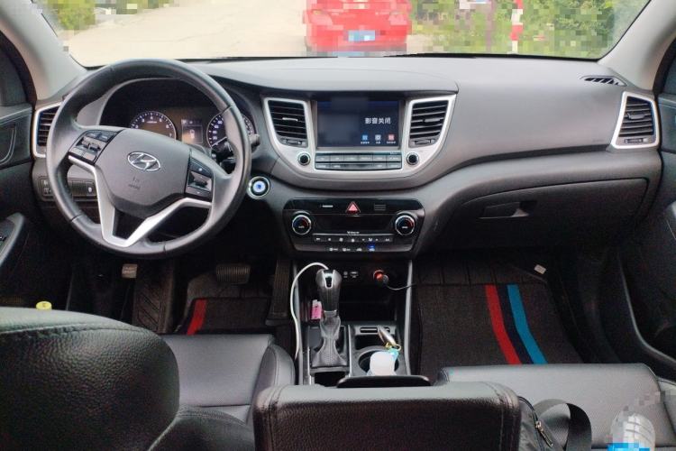Used Hyundai Tucson 2015 1.6T Dual-Clutch Two-Wheel-Drive Smart Model Center Console