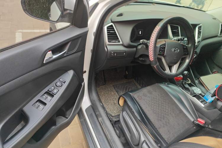 Used Hyundai Tucson 2015 1.6T Dual-Clutch Two-Wheel-Drive Smart Model Driver Seat