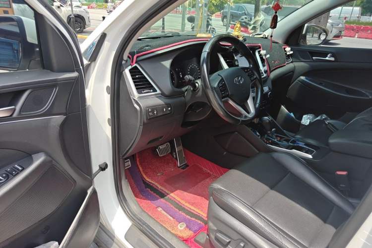 Used Hyundai Tucson 2015 1.6T Dual-Clutch Two-Wheel-Drive Leading Model Driver Seat