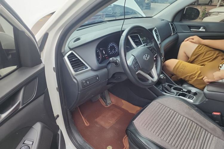 Used Hyundai Tucson 2015 1.6T Dual-Clutch Two-Wheel-Drive Smart Model Driver Seat