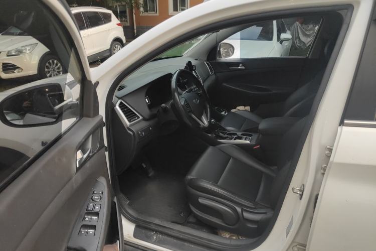 Used Hyundai Tucson 2015 1.6T Dual-Clutch Two-Wheel-Drive Smart Model Driver Seat