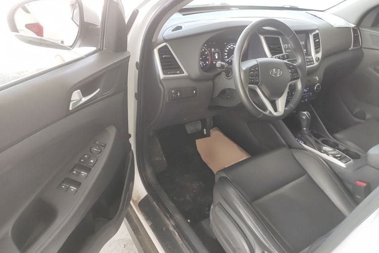Used Hyundai Tucson 2015 1.6T Dual-Clutch Two-Wheel-Drive Smart Model Driver Seat