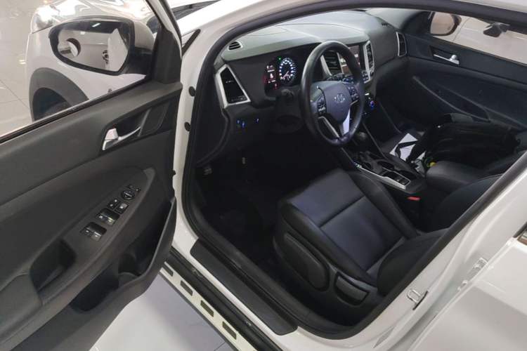 Used Hyundai Tucson 2015 1.6T Dual-Clutch Two-Wheel-Drive Smart Model Driver Seat