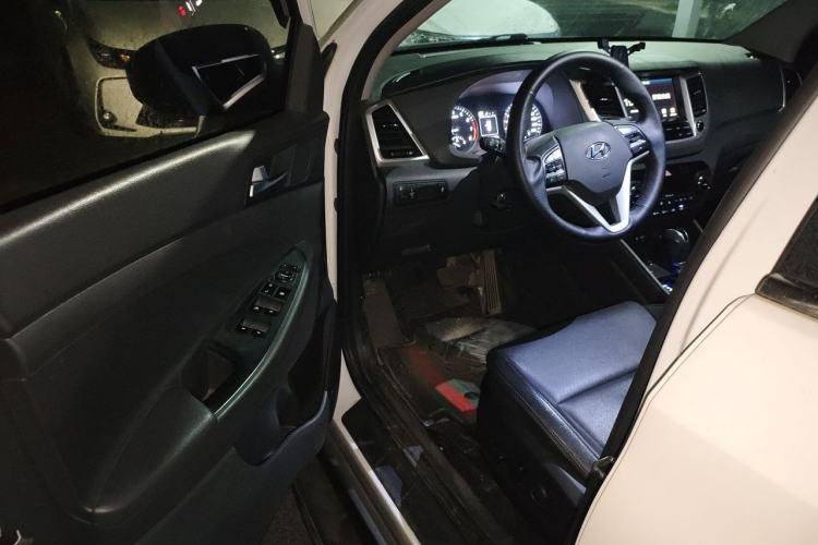 Used Hyundai Tucson 2015 1.6T Dual-Clutch Two-Wheel-Drive Smart Model Driver Seat