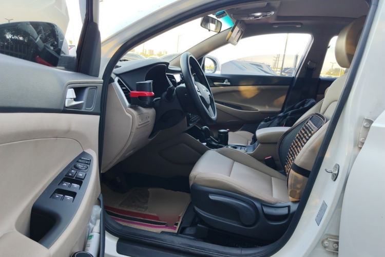 Used Hyundai Tucson 2015 1.6T Dual-Clutch Two-Wheel-Drive Leading Model Driver Seat