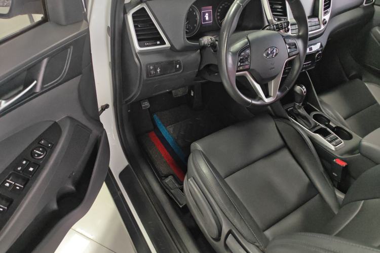 Used Hyundai Tucson 2015 1.6T Dual-Clutch Two-Wheel-Drive Smart Model Driver Seat