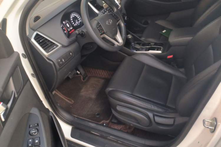 Used Hyundai Tucson 2015 1.6T Dual-Clutch Two-Wheel-Drive Smart Model Driver Seat