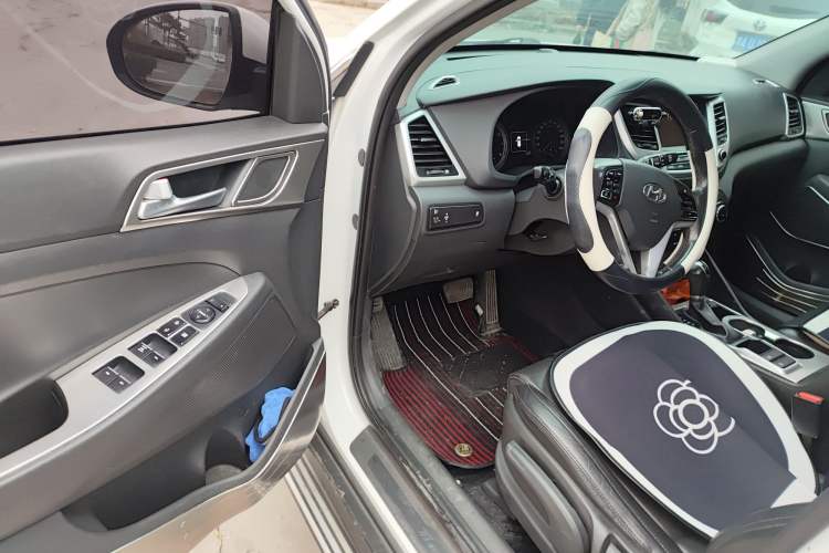 Used Hyundai Tucson 2015 1.6T Dual-Clutch Two-Wheel-Drive Smart Model Driver Seat