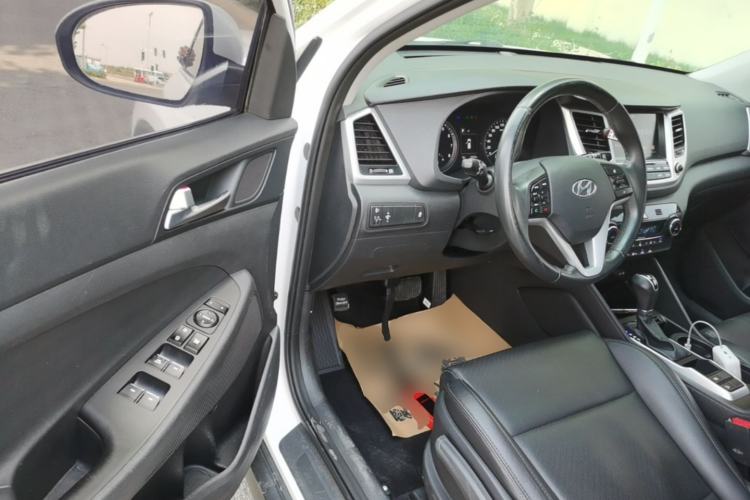 Used Hyundai Tucson 2015 1.6T Dual-Clutch Two-Wheel-Drive Smart Model Driver Seat