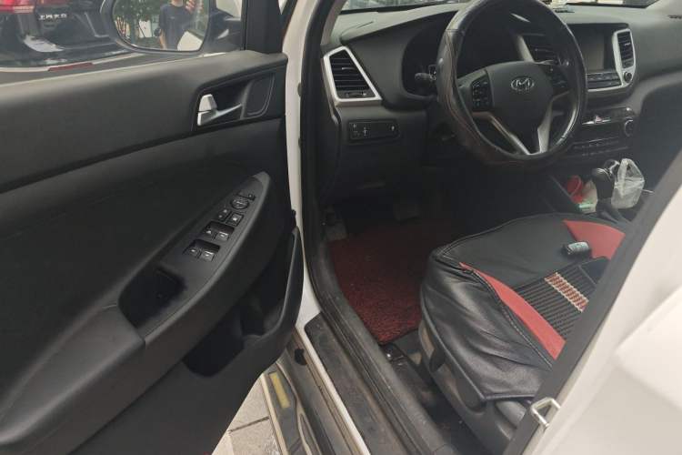 Used Hyundai Tucson 2015 1.6T Dual-Clutch Two-Wheel-Drive Smart Model Driver Seat