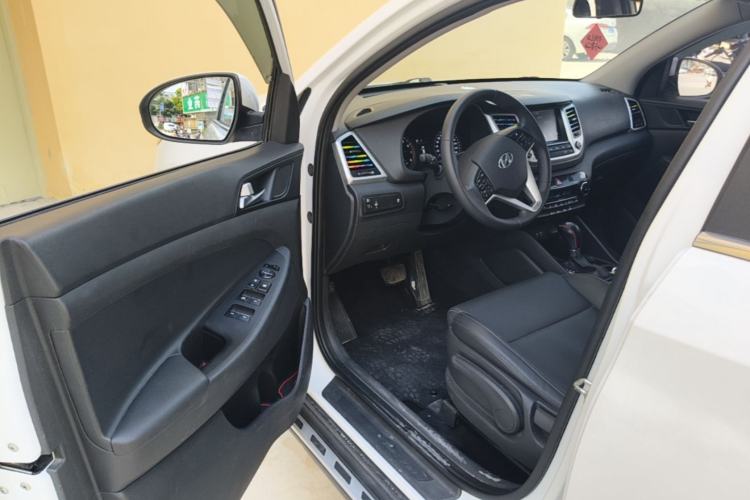 Used Hyundai Tucson 2015 1.6T Dual-Clutch Two-Wheel-Drive Smart Model Driver Seat