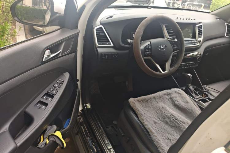 Used Hyundai Tucson 2015 1.6T Dual-Clutch Two-Wheel-Drive Leading Model Driver Seat