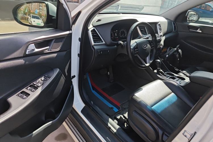 Used Hyundai Tucson 2015 1.6T Dual-Clutch Two-Wheel-Drive Smart Model Driver Seat