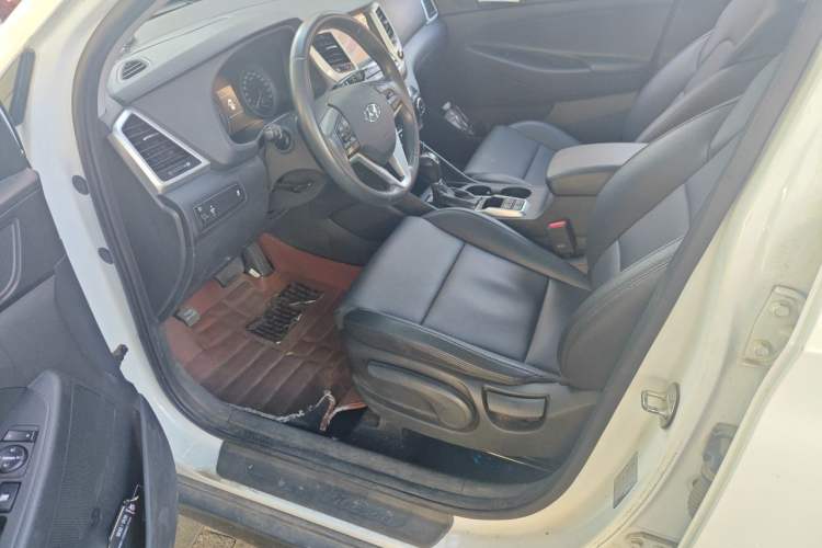 Used Hyundai Tucson 2015 1.6T Dual-Clutch Two-Wheel-Drive Smart Model Driver Seat