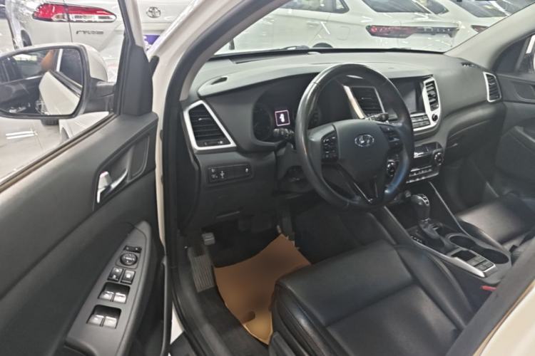 Used Hyundai Tucson 2015 1.6T Dual-Clutch Two-Wheel-Drive Smart Model Driver Seat