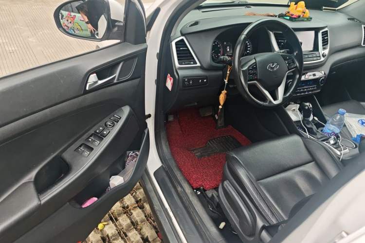 Used Hyundai Tucson 2015 1.6T Dual-Clutch Two-Wheel-Drive Leading Model Driver Seat