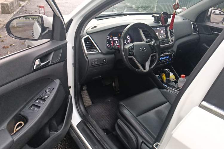 Used Hyundai Tucson 2015 1.6T Dual-Clutch Two-Wheel-Drive Smart Model Driver Seat