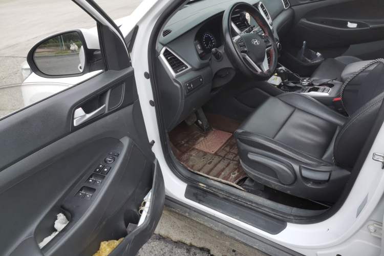 Used Hyundai Tucson 2015 1.6T Dual-Clutch Two-Wheel-Drive Smart Model Driver Seat