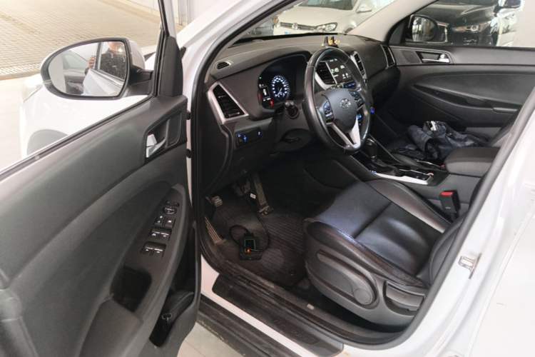 Used Hyundai Tucson 2015 1.6T Dual-Clutch Two-Wheel-Drive Smart Model Driver Seat