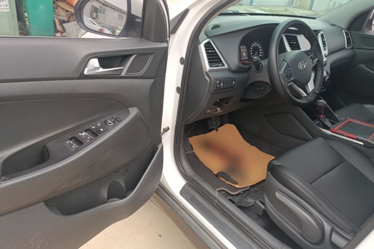 Used Hyundai Tucson 2015 1.6T Dual-Clutch Two-Wheel-Drive Smart Model Driver Seat