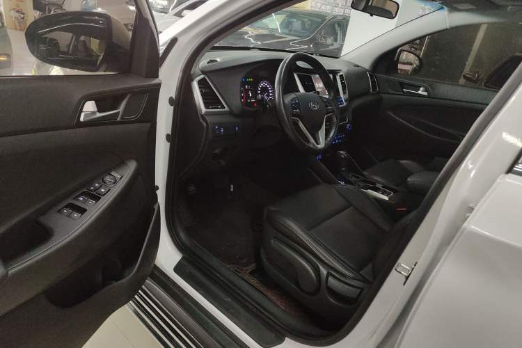Used Hyundai Tucson 2015 1.6T Dual-Clutch Two-Wheel-Drive Smart Model Driver Seat